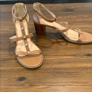 Jack Rogers New Tan T-Strap sandals,  Sz 8.5